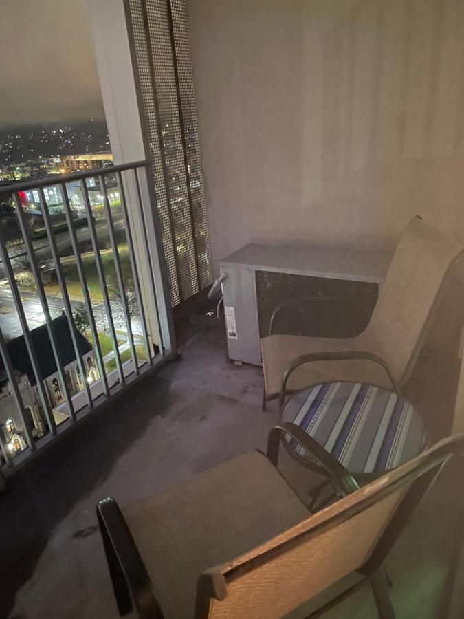 Luxurious 1Br Uptown Highrise/ Balcony With City View! Charlotte Buitenkant foto
