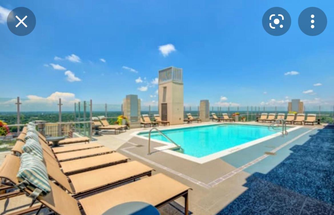 Luxurious 1Br Uptown Highrise/ Balcony With City View! Charlotte Buitenkant foto